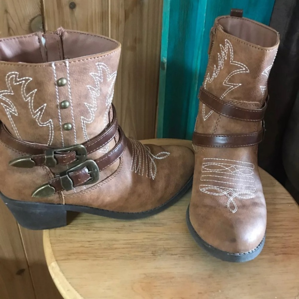 Faded Glory girls boots